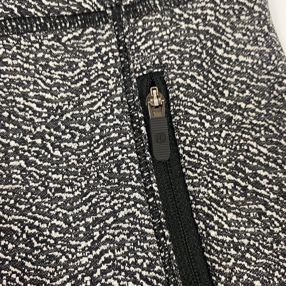 Lululemon Run It Out Tight Power Luxtreme Ripple Jacquard Black White SZ 8 - Picture 4 of 10